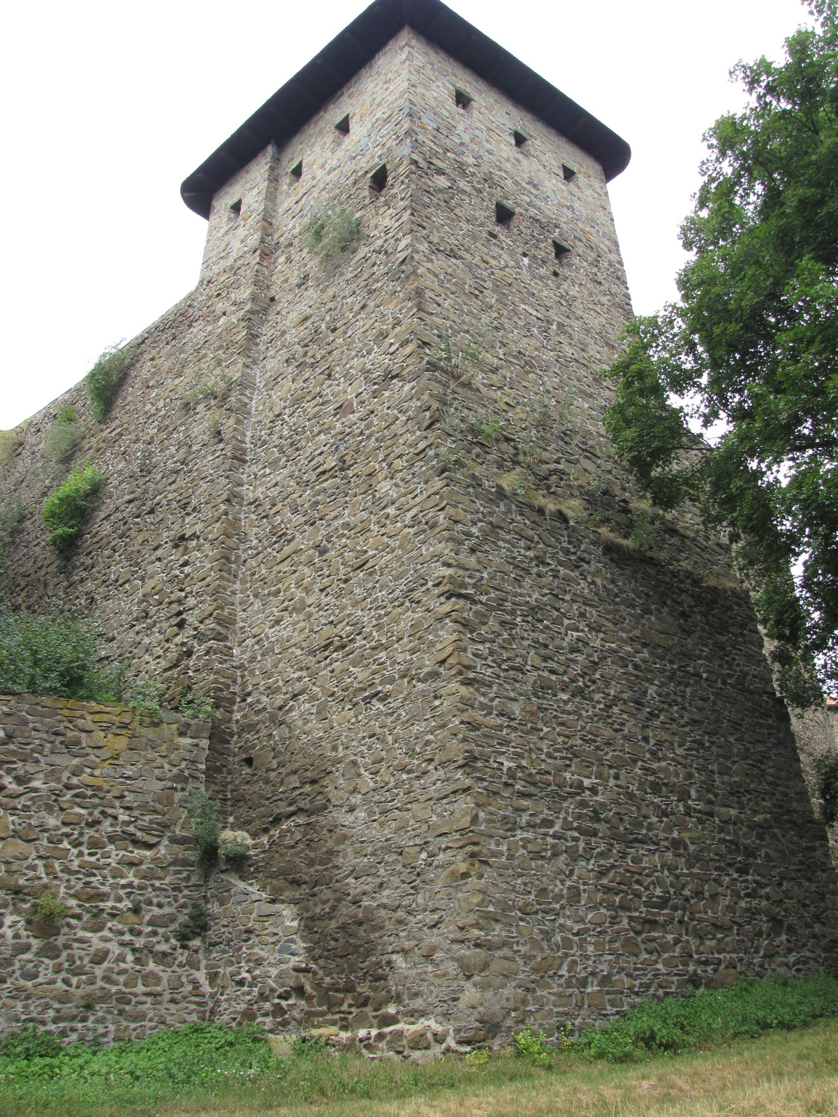 Týn nad Bečvou, Helfštýn, a vár