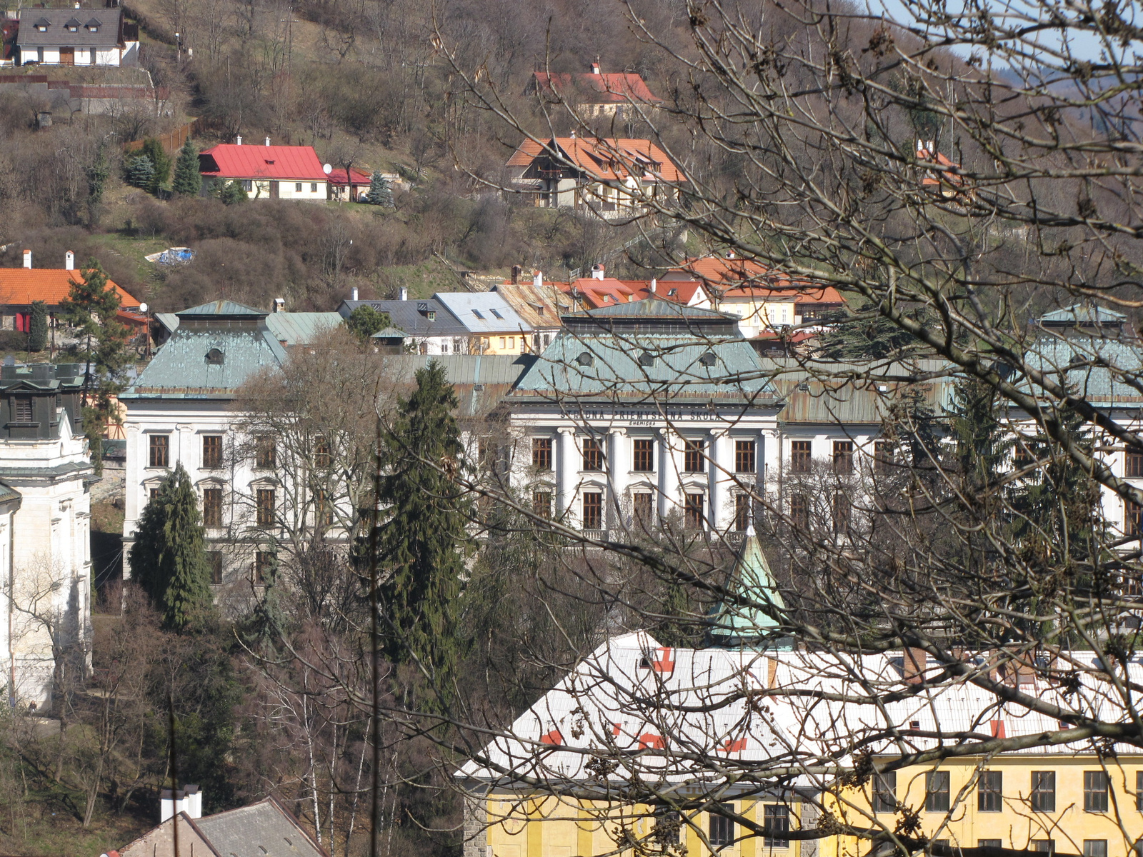 Selmecbánya (Banská Štiavnica), kilátás a volt Akadémia felé, Sz