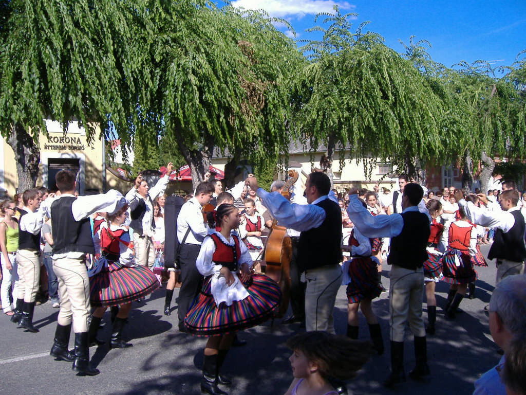 Folklórfesztivál menettánc 4