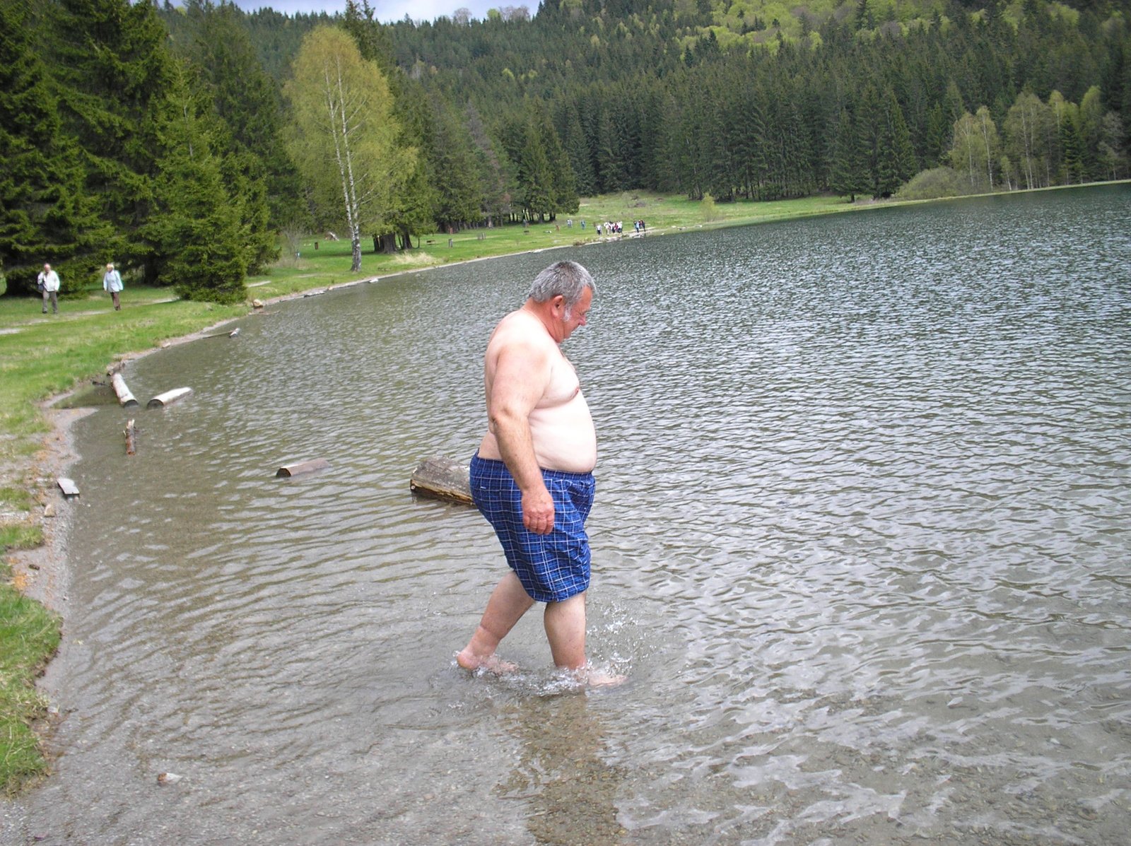 Fürdés a  Szent Anna tóban