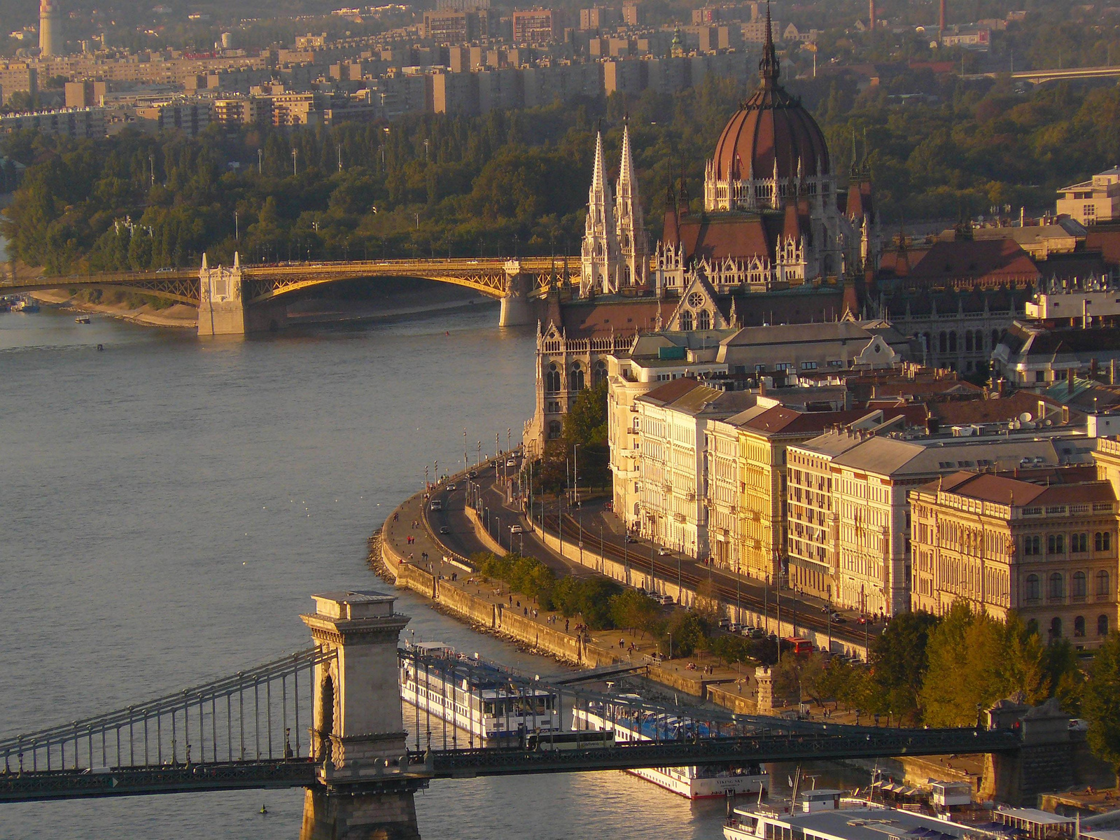 Budapest - Látkép Parlamenttel