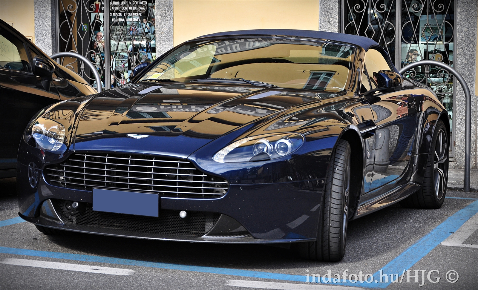 Aston Martin Vantage