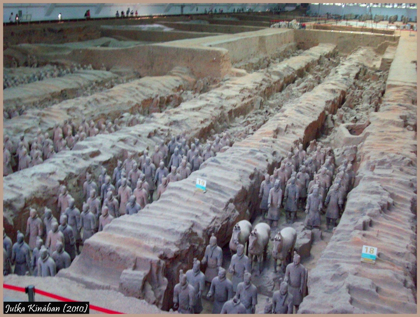 Xian - agyagkatonák ásatásának színhelyén (1)