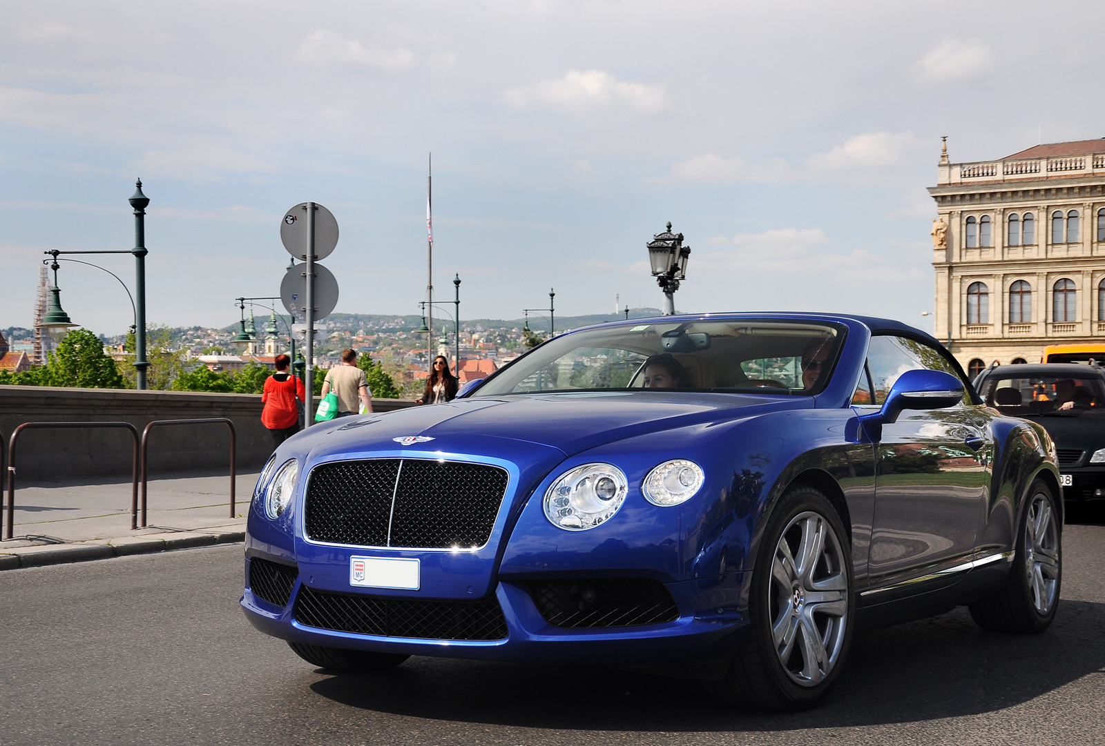 Bentley Continental GTC V8