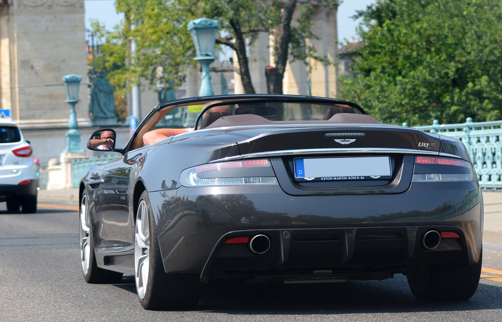 Aston Martin DBS Volante