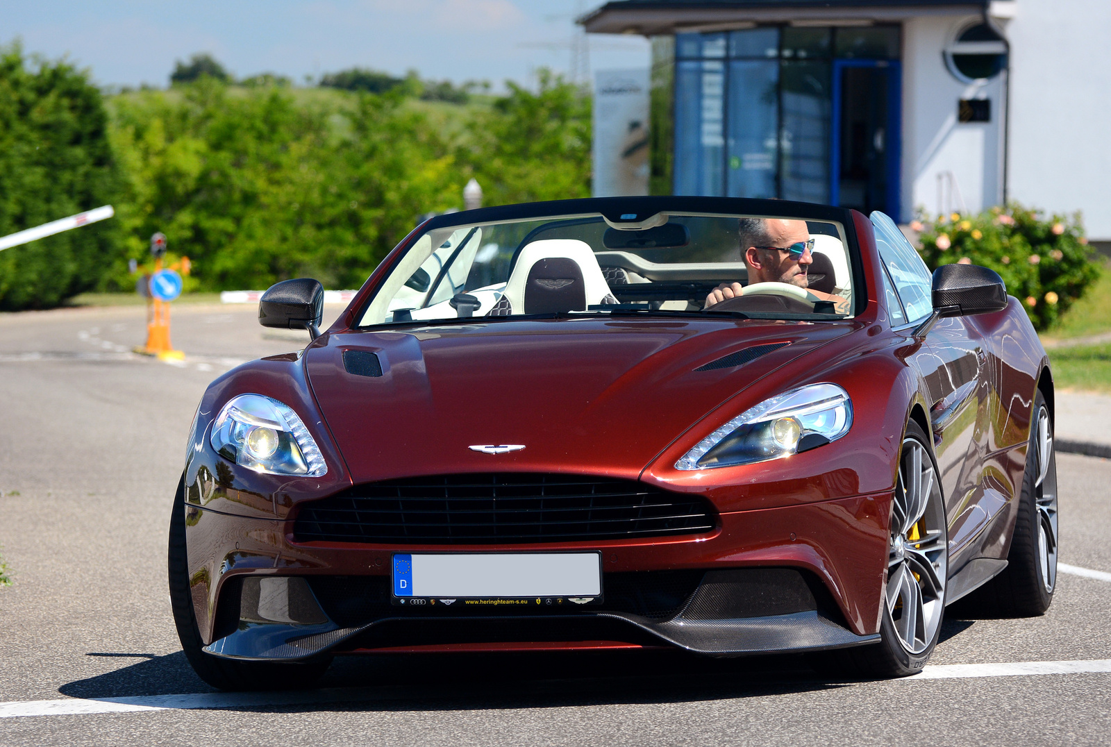 Aston Martin Vanquish Volante