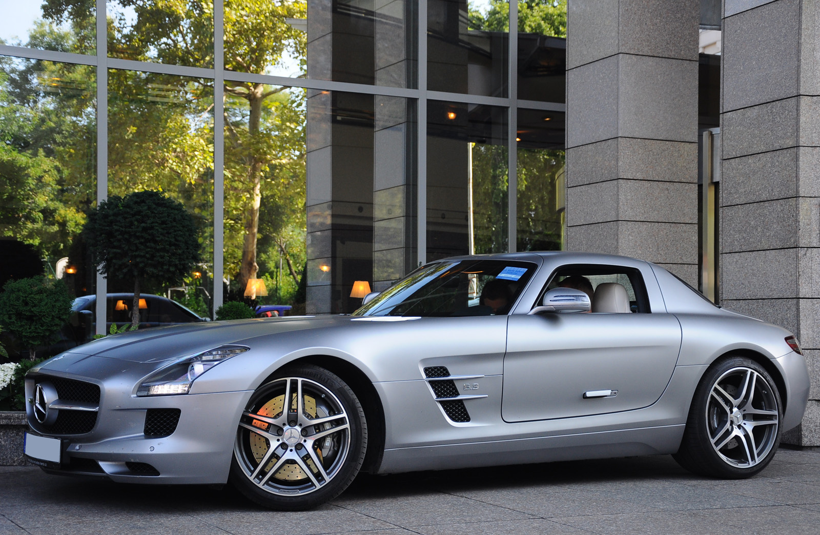 Mercedes-Benz SLS AMG