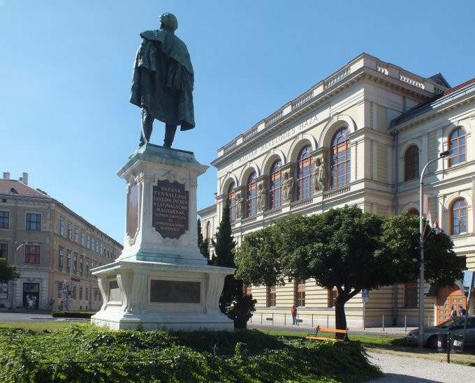 Sopron - Széchenyi tér-műv-ház