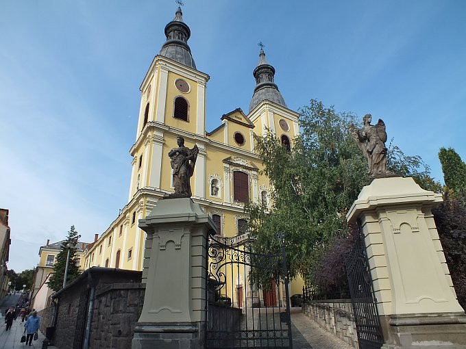 Eger - Szent Bernát Ciszterci templom -bejárat