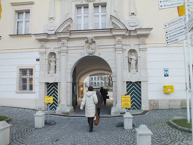 Heiligenkreuz kolostor - főkapu