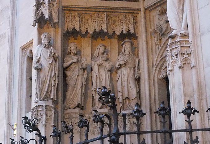 Bécs - Maria-am-Gestade-szobrok1
