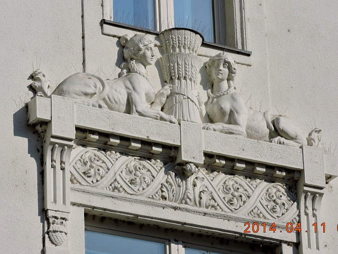 Bp-Vörösmarty-szfinx-ablakfő