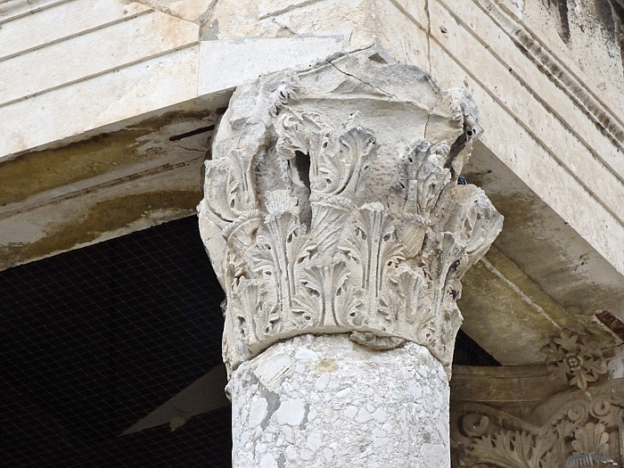 Pola - Augustus templom ofő