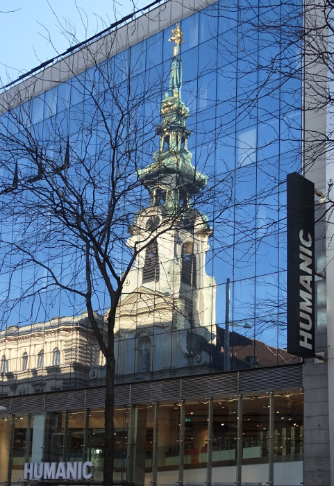 advent-Bécs- mariahilfer- 7 tükröződő