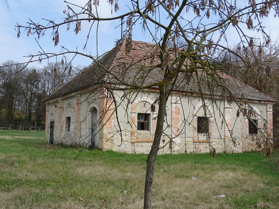 Alcsút arborétum - mosóház1