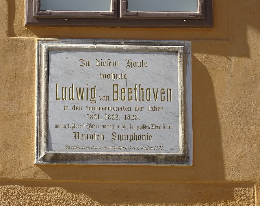 Baden - utcakép Beethoven tábla