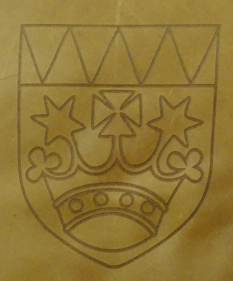 DSC04664-Gyula - vár -lovagterem-címer