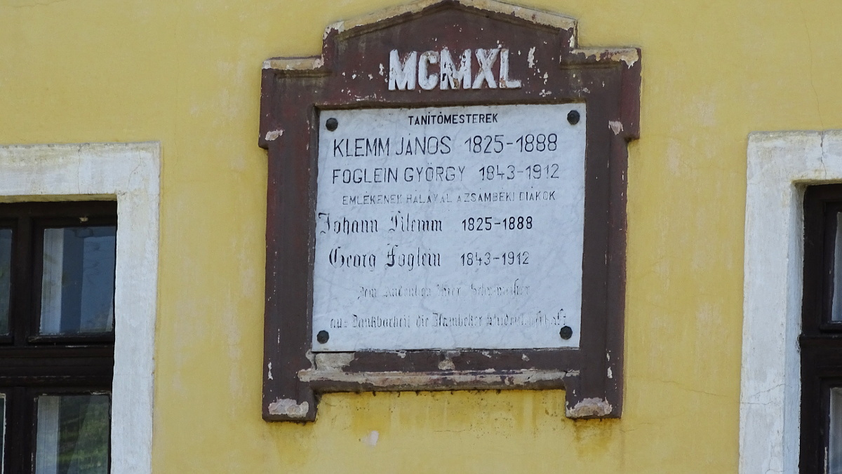 Zsámbék - 11-régi iskola-emltábla