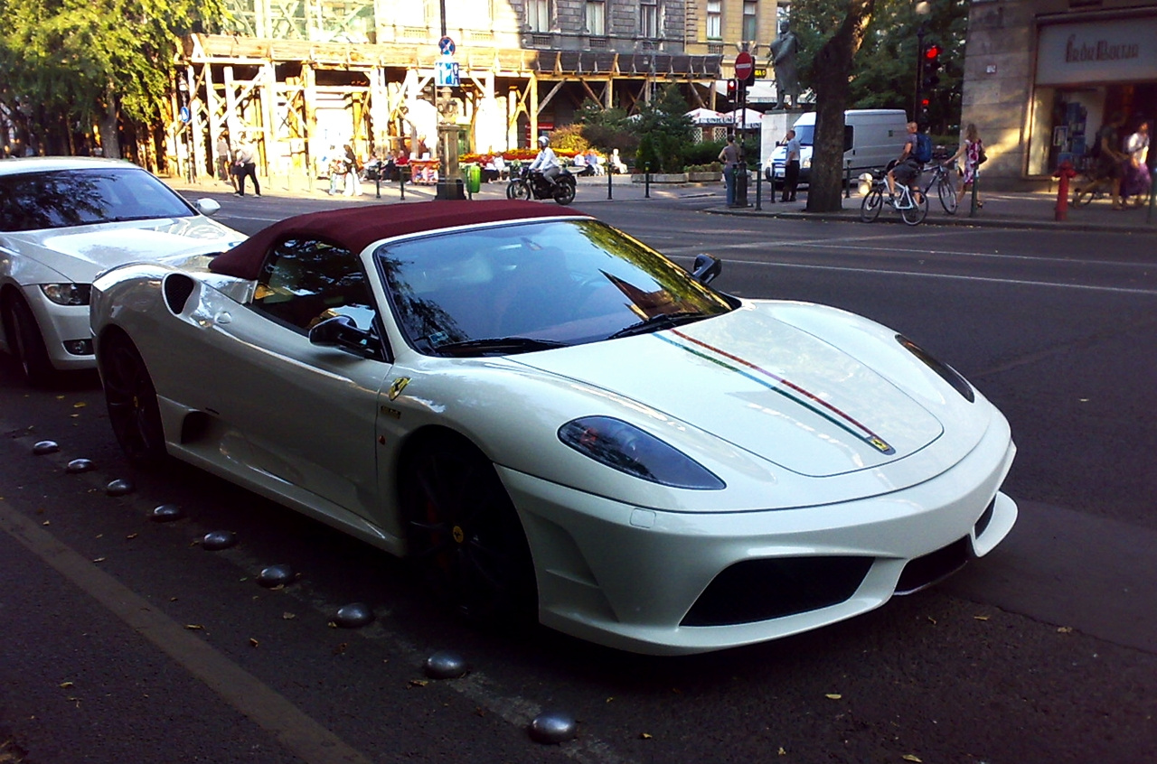 Ferrari Scuderia Spider 16M 1