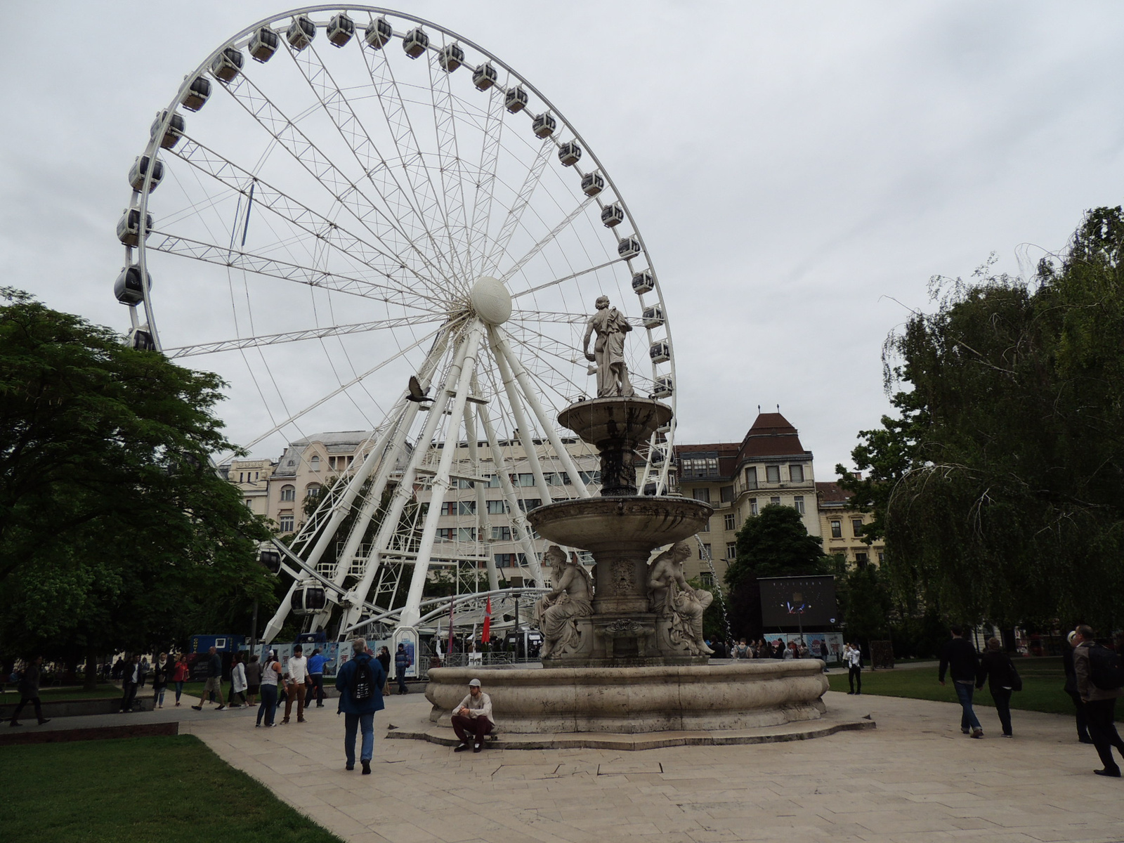 005 Budapest eye