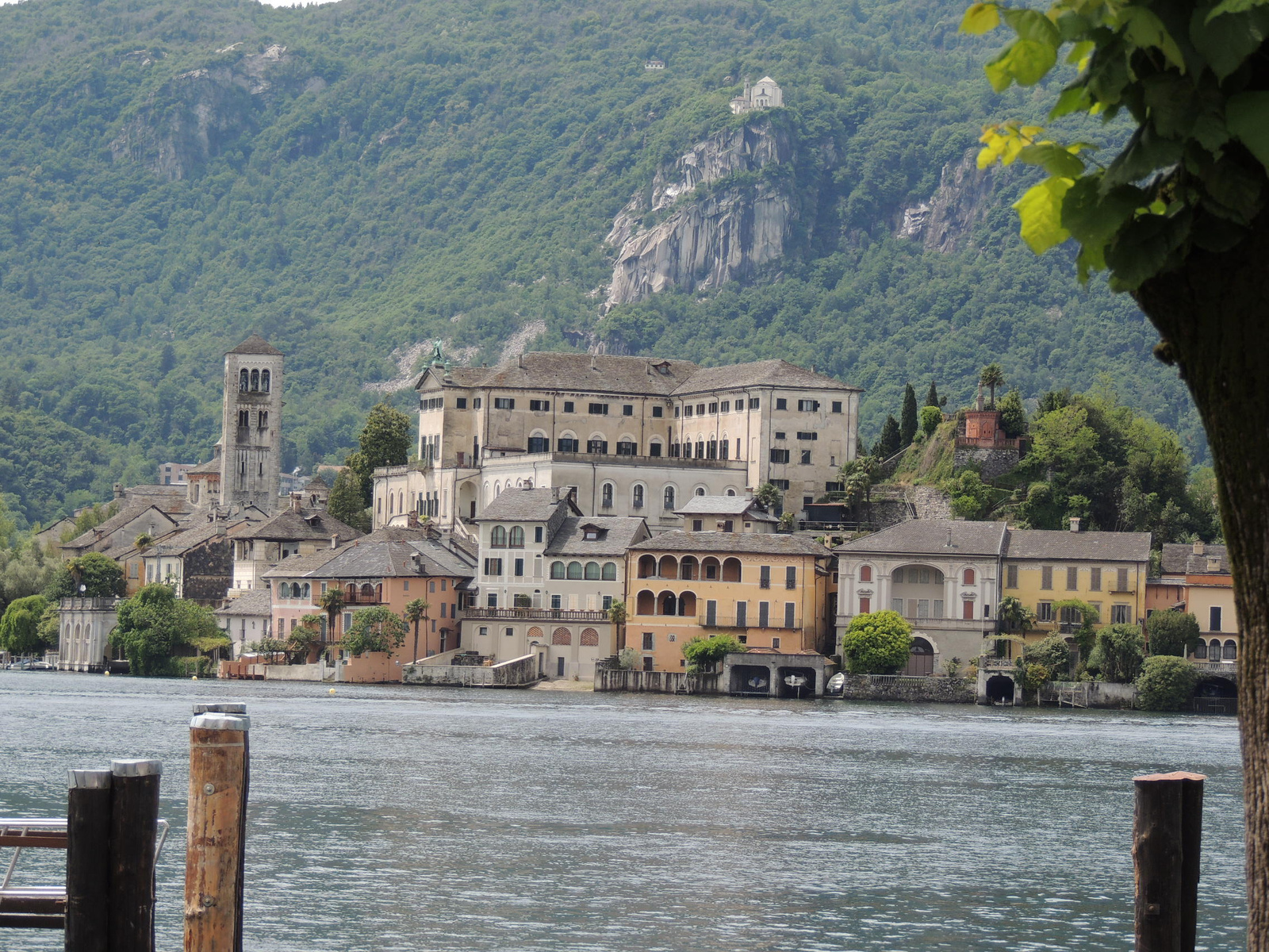 2018-05-28 124 San Giulio látképe Ortából az Orta tóval