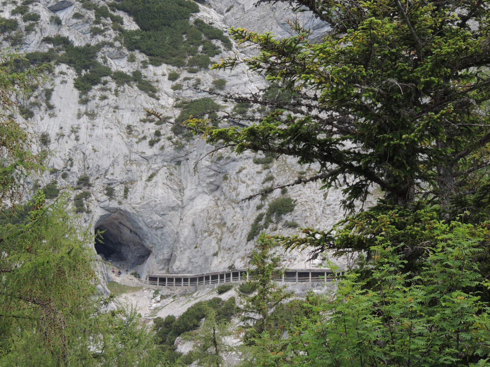 2019-06-20 046 Jégbarlang bejárata