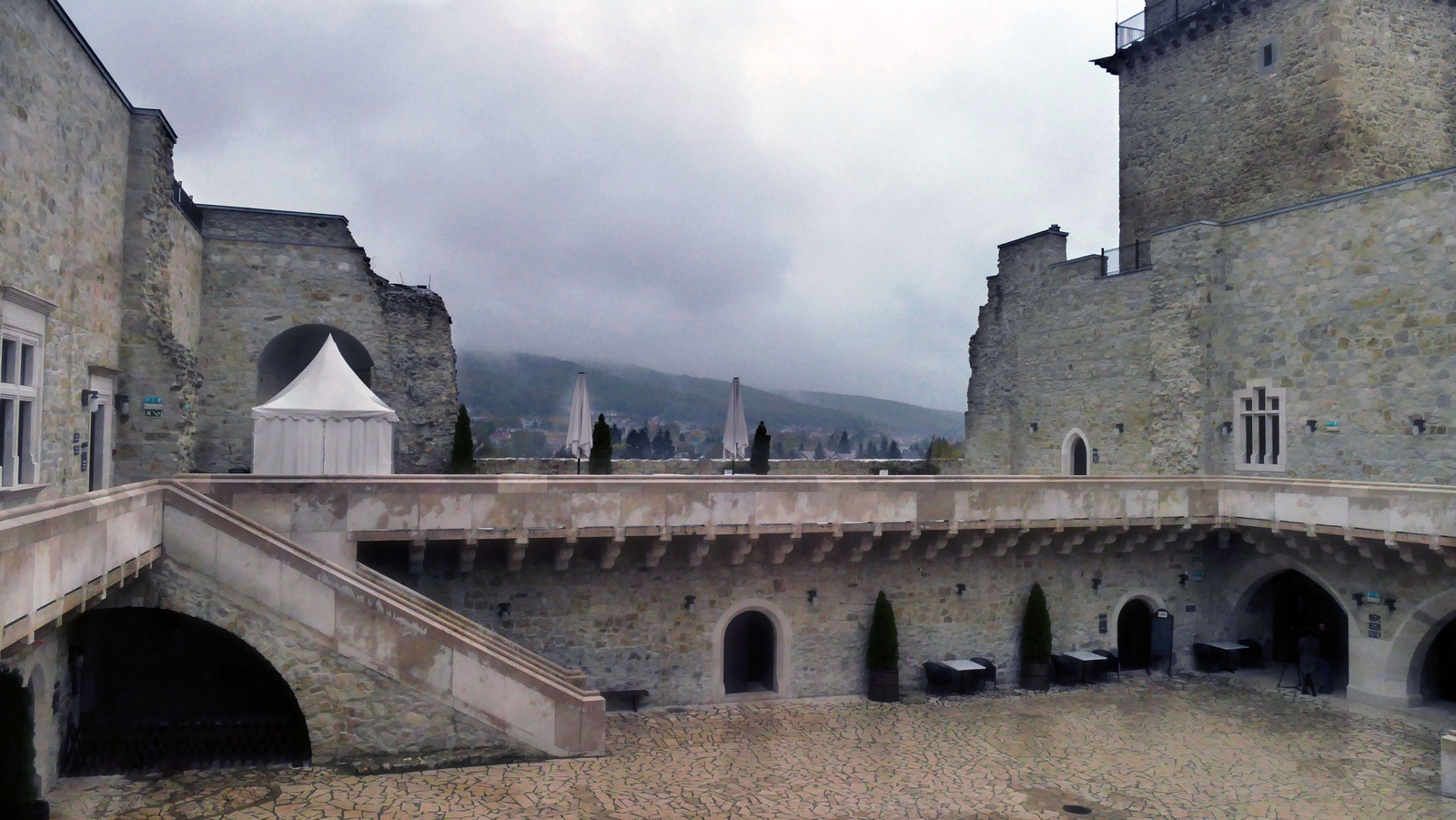 Miskolc - Diósgyőri vár belső udvara