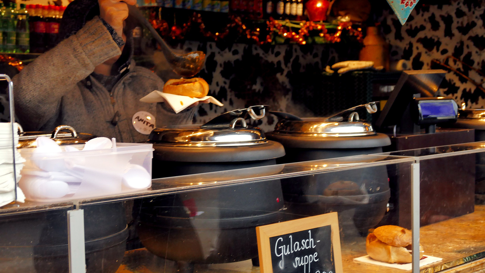 Bécs - Am Hof christkindlmarkt gulasch-suppe