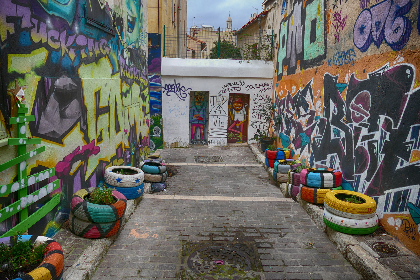 Costa - Marseille - Panier negyed full graffity