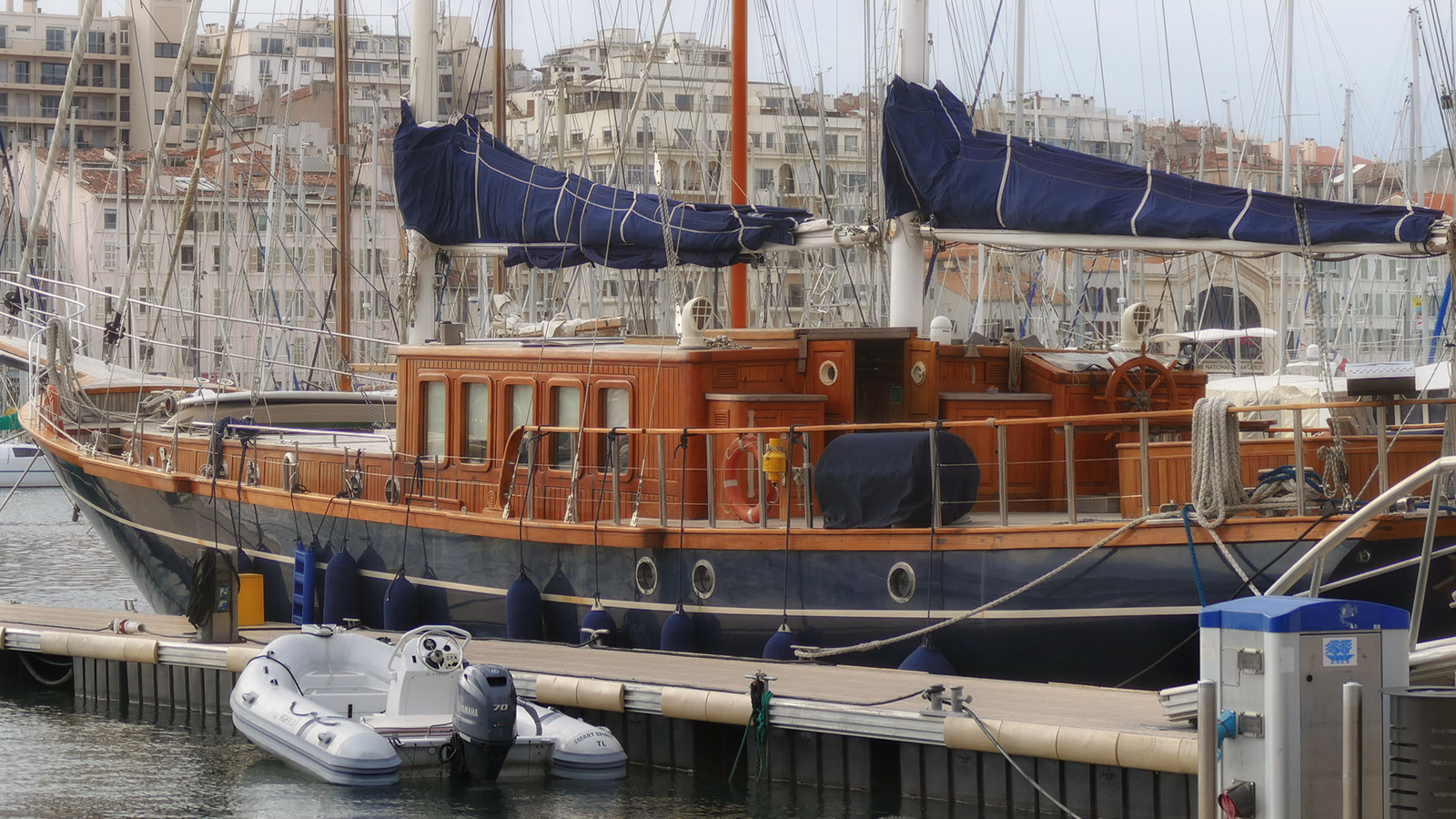 Costa - Marseille kikötő - retro vitorlás
