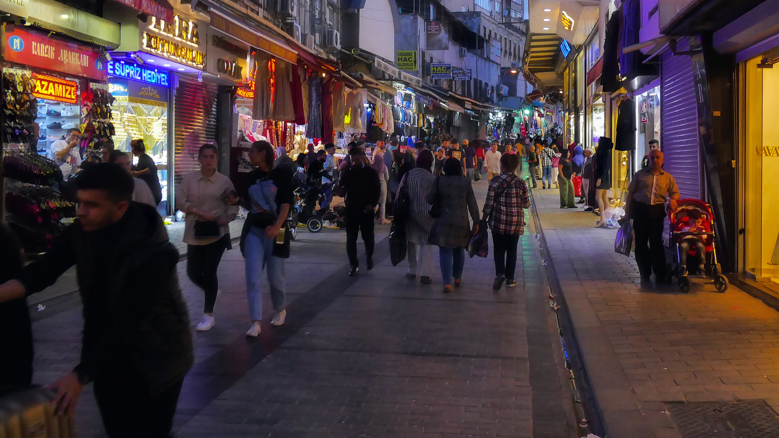 Istanbul - Egy a háromezer bevásárló utcából