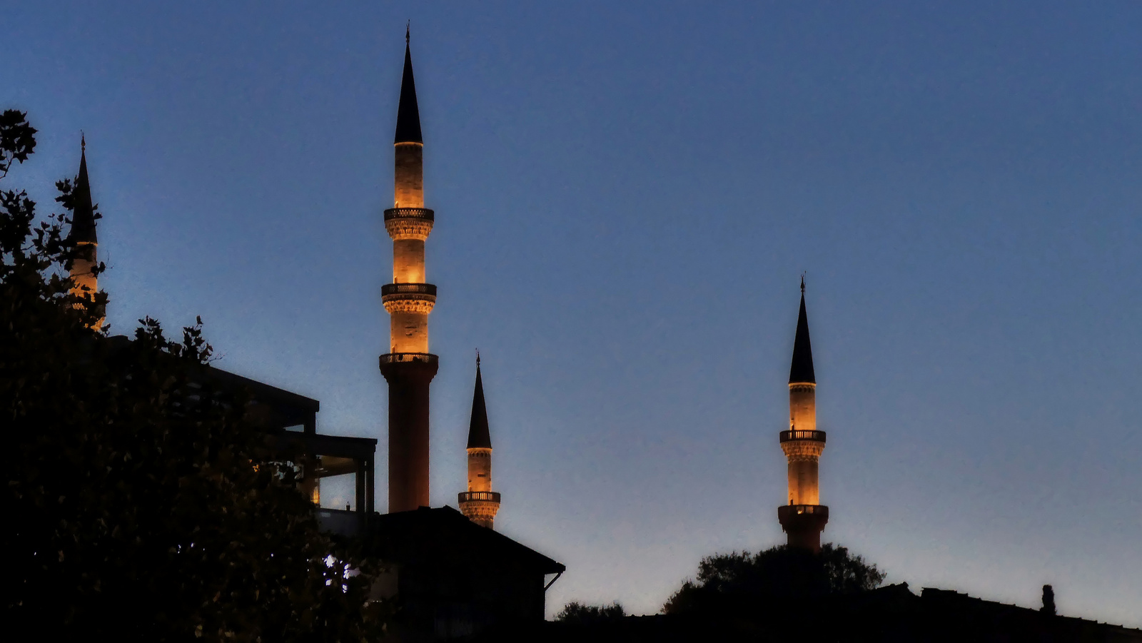 Istanbul - minaret esti fényben