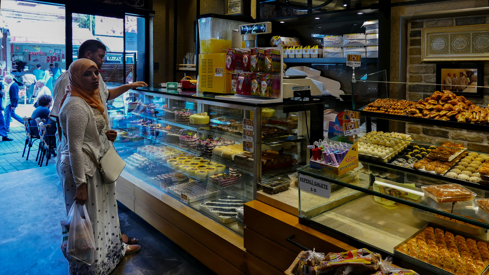 Istanbul - turista mentes Fath piac cukrászdája
