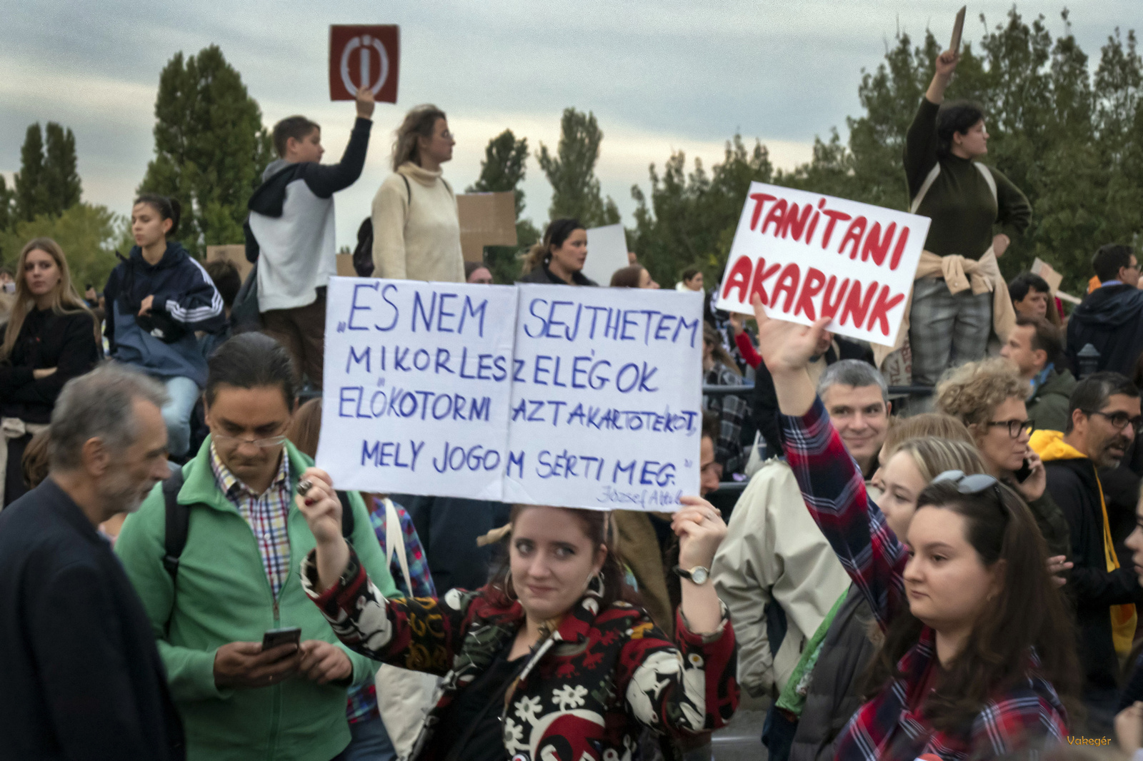 Tüntetés a tanárokért - tanárok- József Attila Levegőt