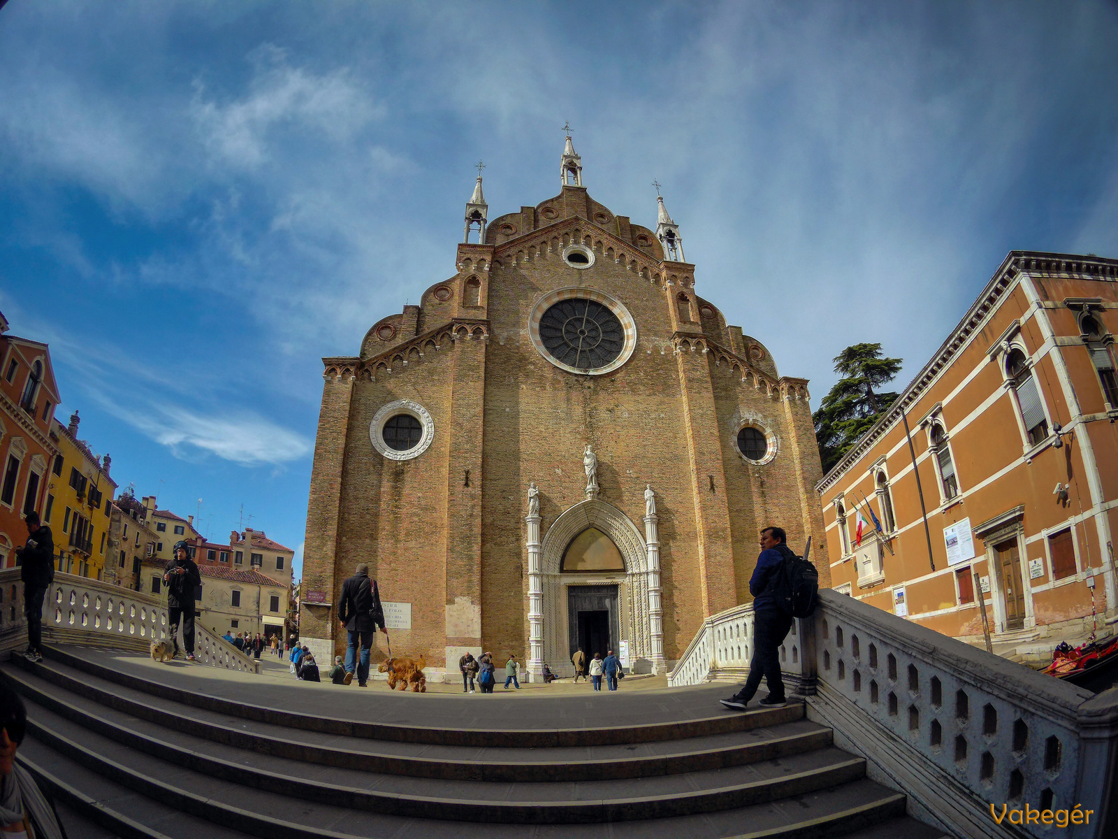 Velence - Santa Maria Gloriosa dei Frari a híd fe