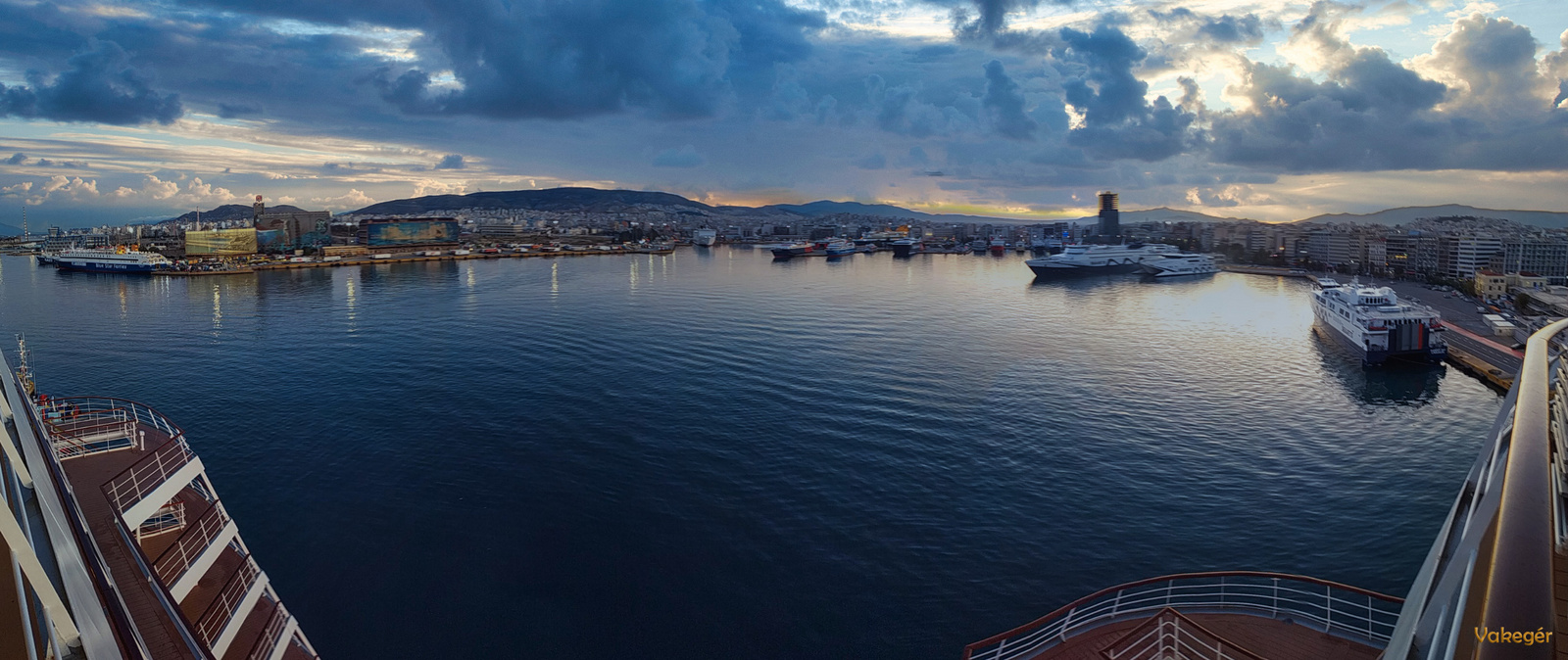 MSC Sinfonia - Athén kikötő - Piraeus Harbour napkelte