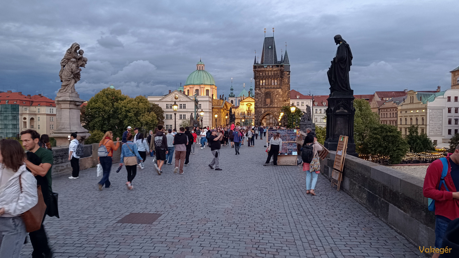 Prága - Károly híd és a Staroměstská mostecká věž este