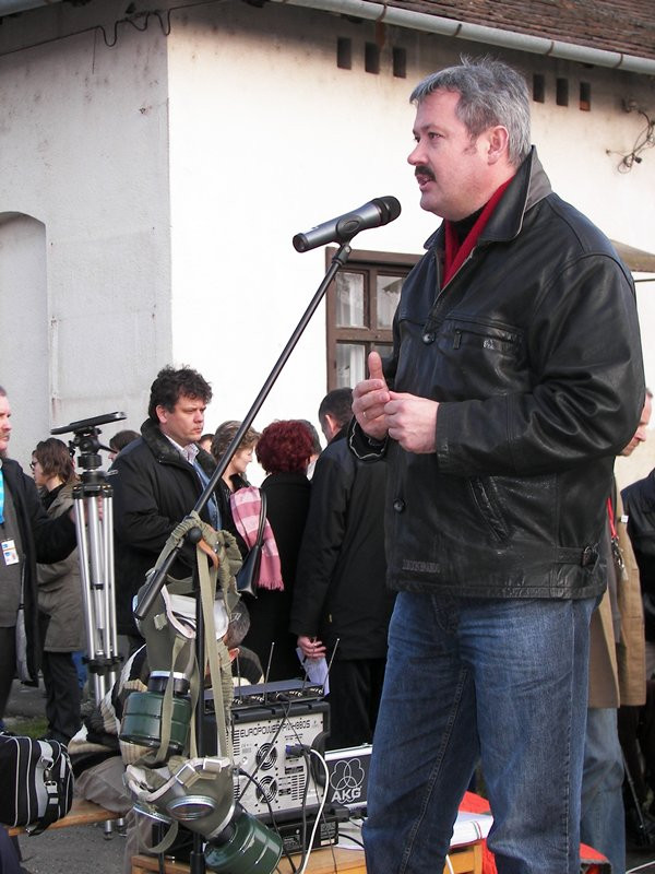 2007-02-23 Demonstráció a vasútállomás előtt