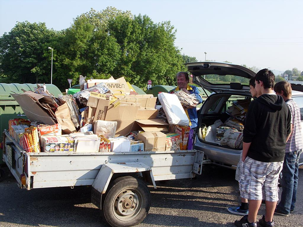 2011-05-19 papírgyűjtés