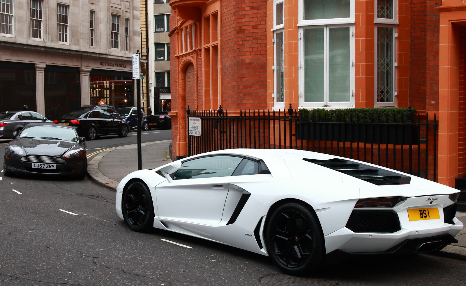 Lamborghini Aventador&amp; Aston Martin DB9 Volante