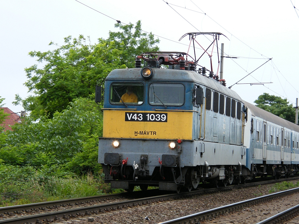 V43 1039