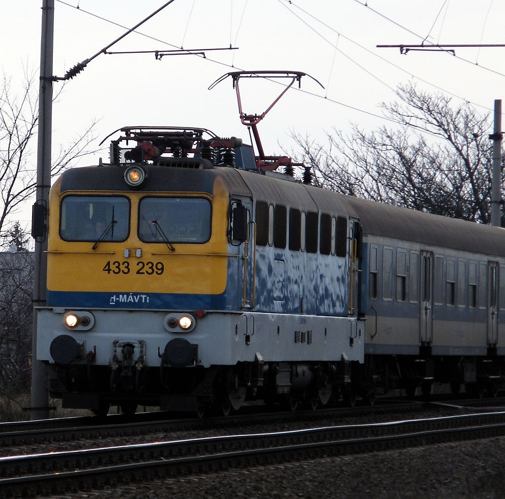 433 239 (V43 3239)