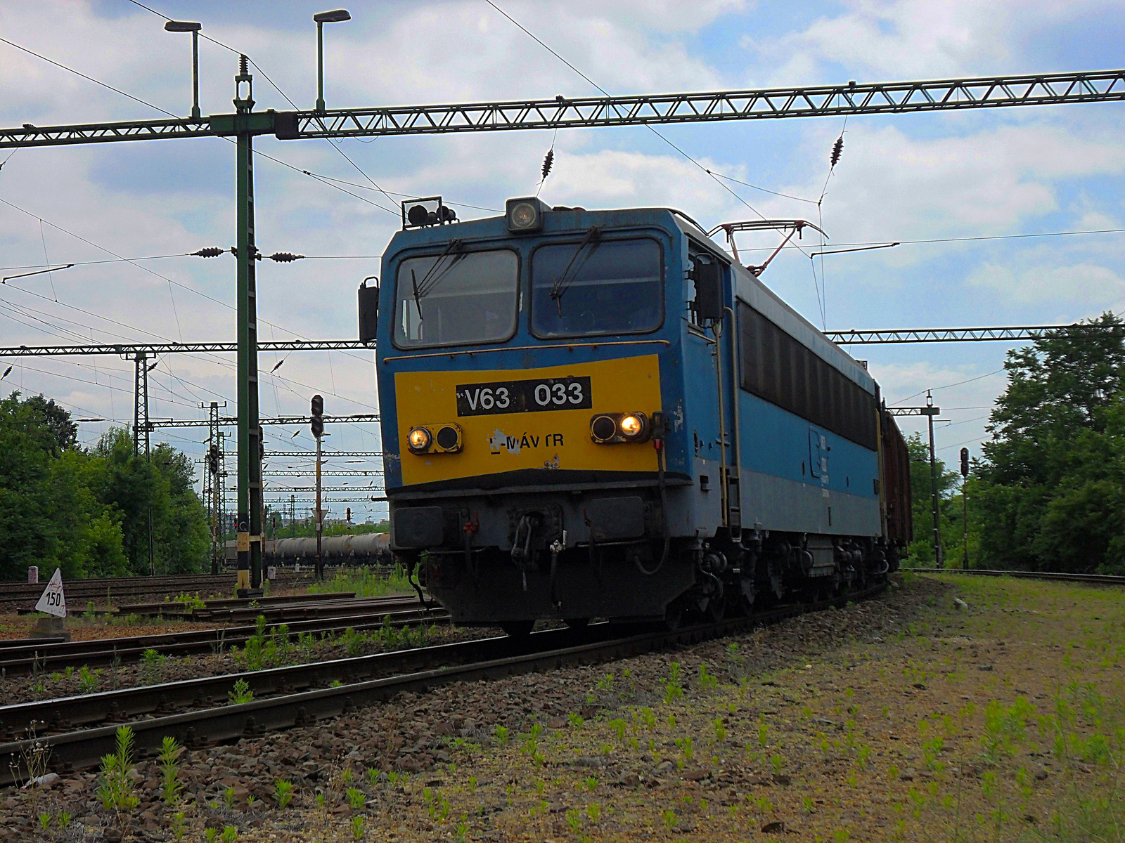 V63 033