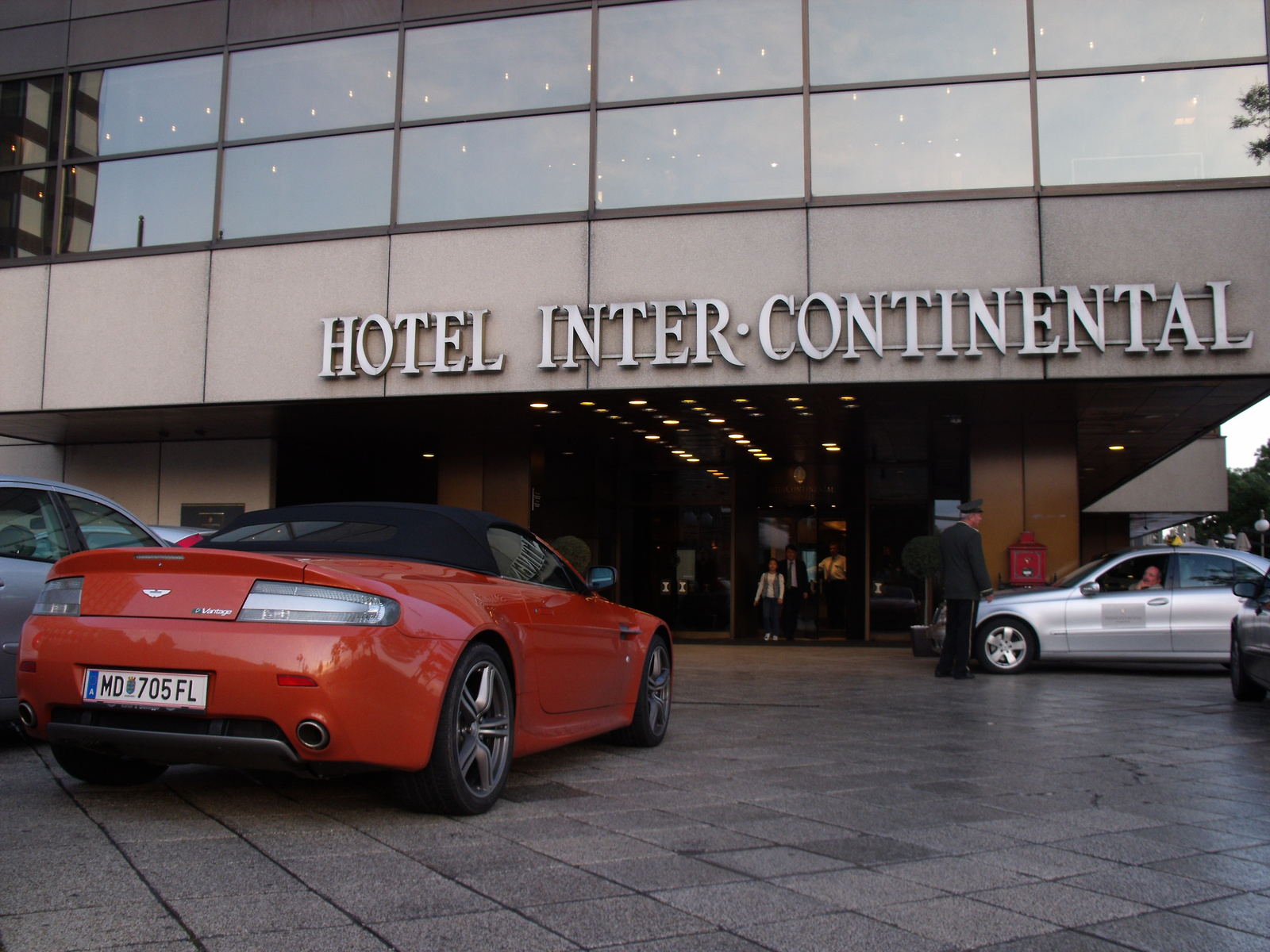 Aston Martin V8 Vantage N400