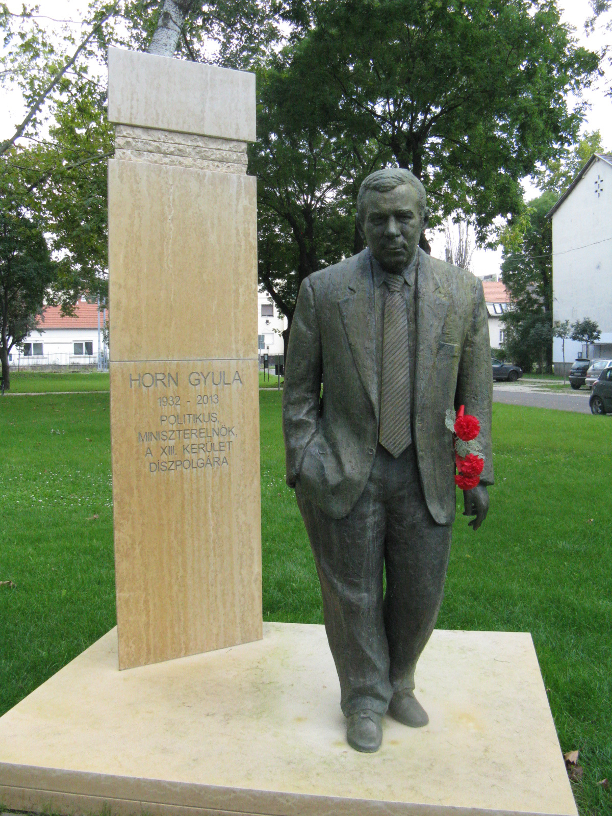 Horn Gyula szobra