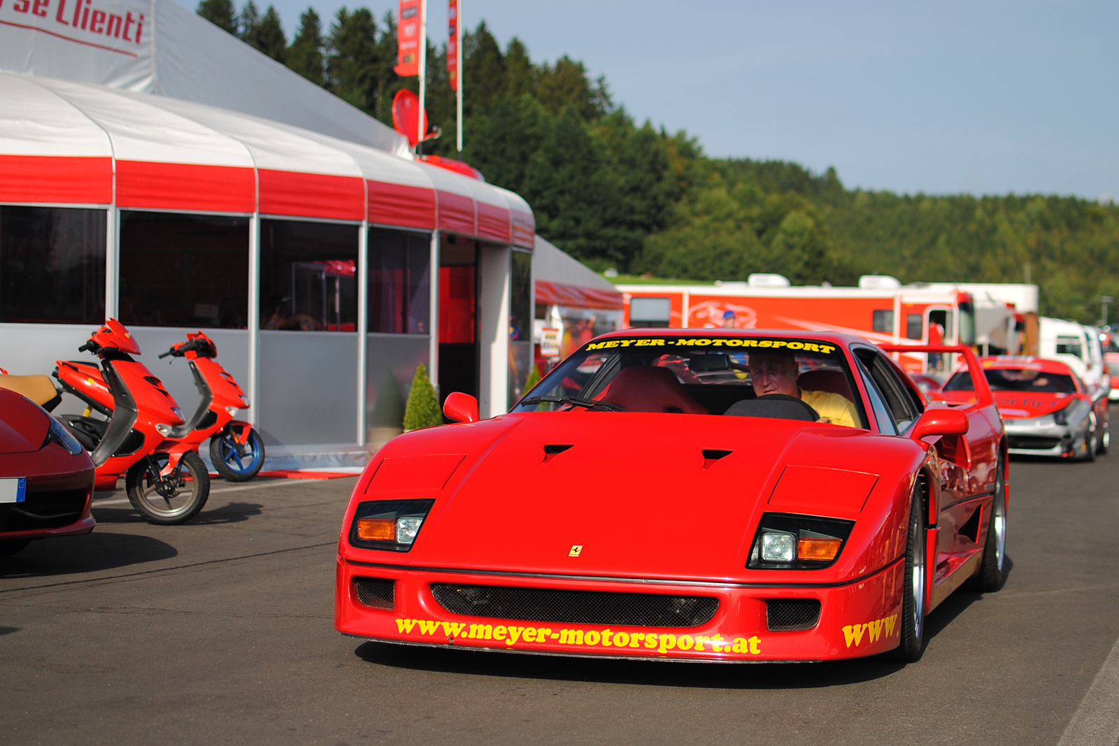 Ferrari F40 - Ferrari 458 Challenge