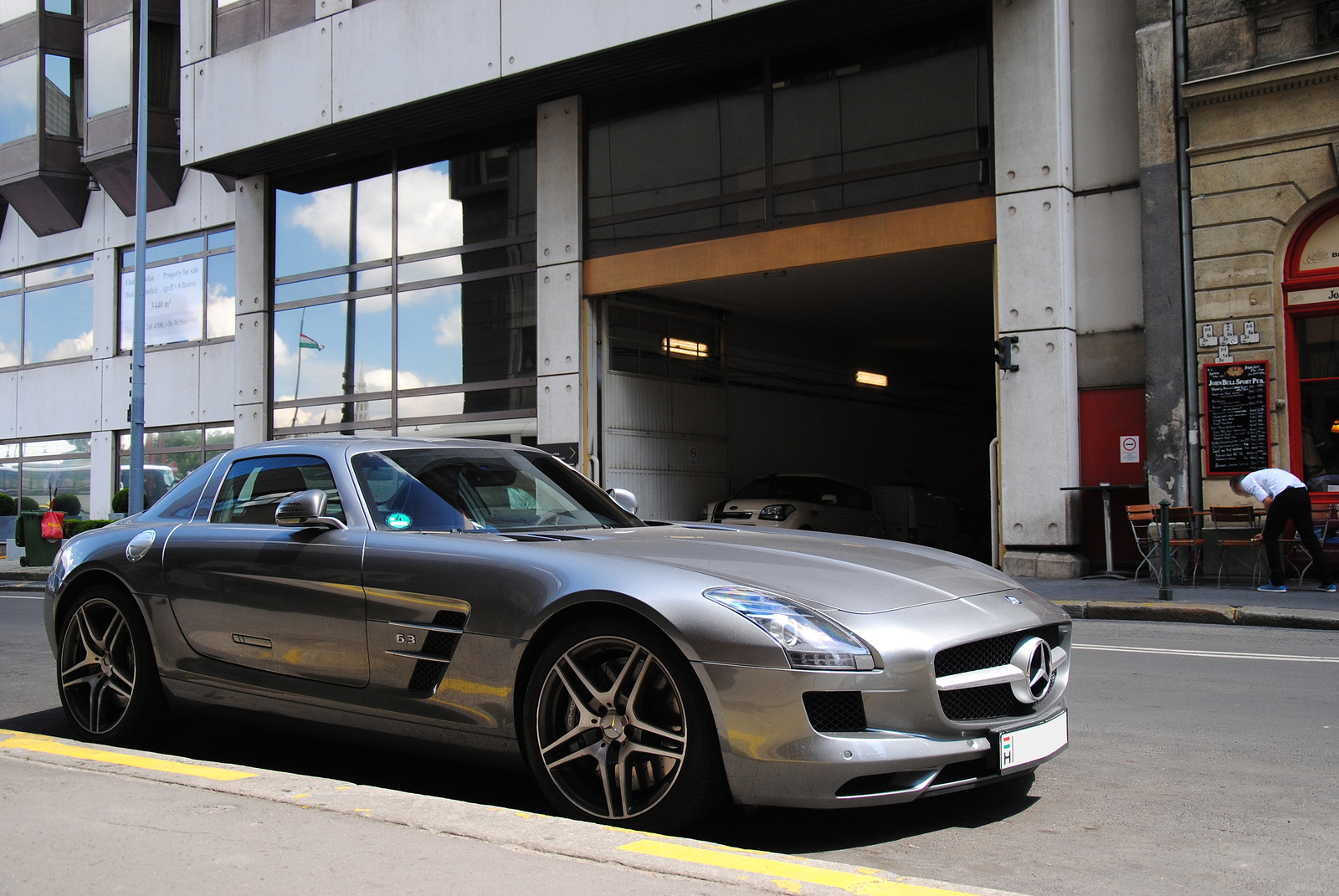 Mercedes-Benz SLS AMG