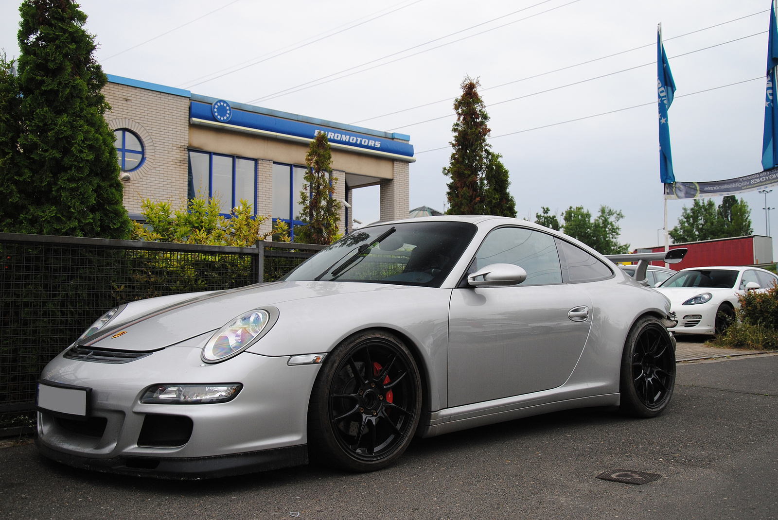 Porsche 911 Carrera - Porsche Panamera