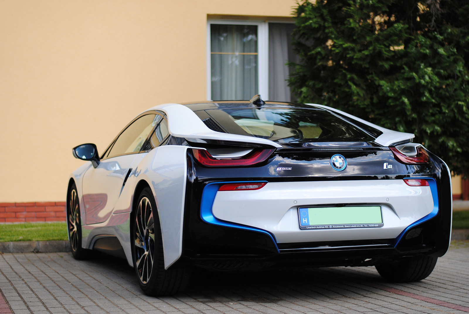 BMW i8