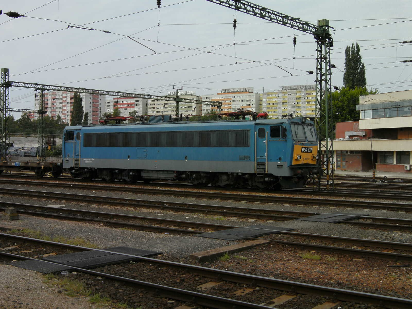 630 037